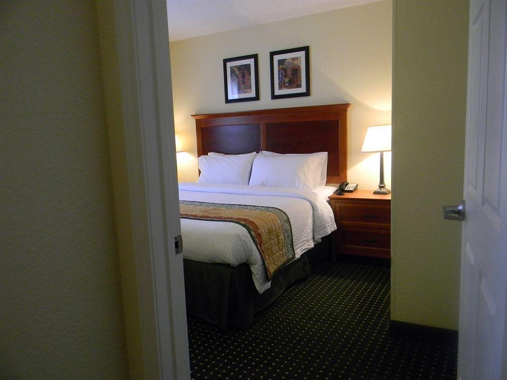 Towneplace Suites By Marriott Clinton At Joint Base Andrews Екстер'єр фото