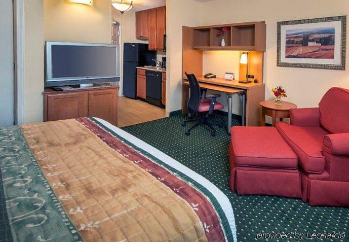 Towneplace Suites By Marriott Clinton At Joint Base Andrews Екстер'єр фото