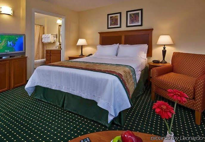 Towneplace Suites By Marriott Clinton At Joint Base Andrews Екстер'єр фото